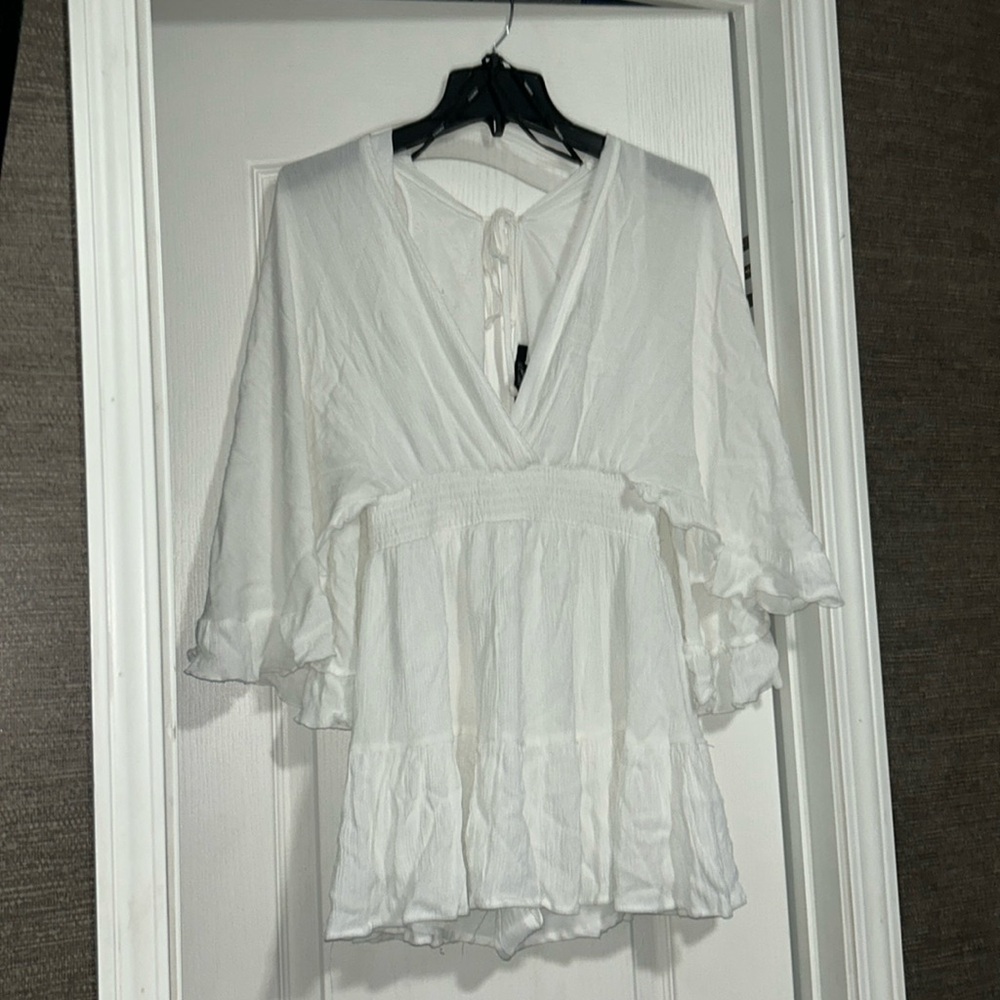 It’s a white romper very pretty for going on a date. Everything is good on it